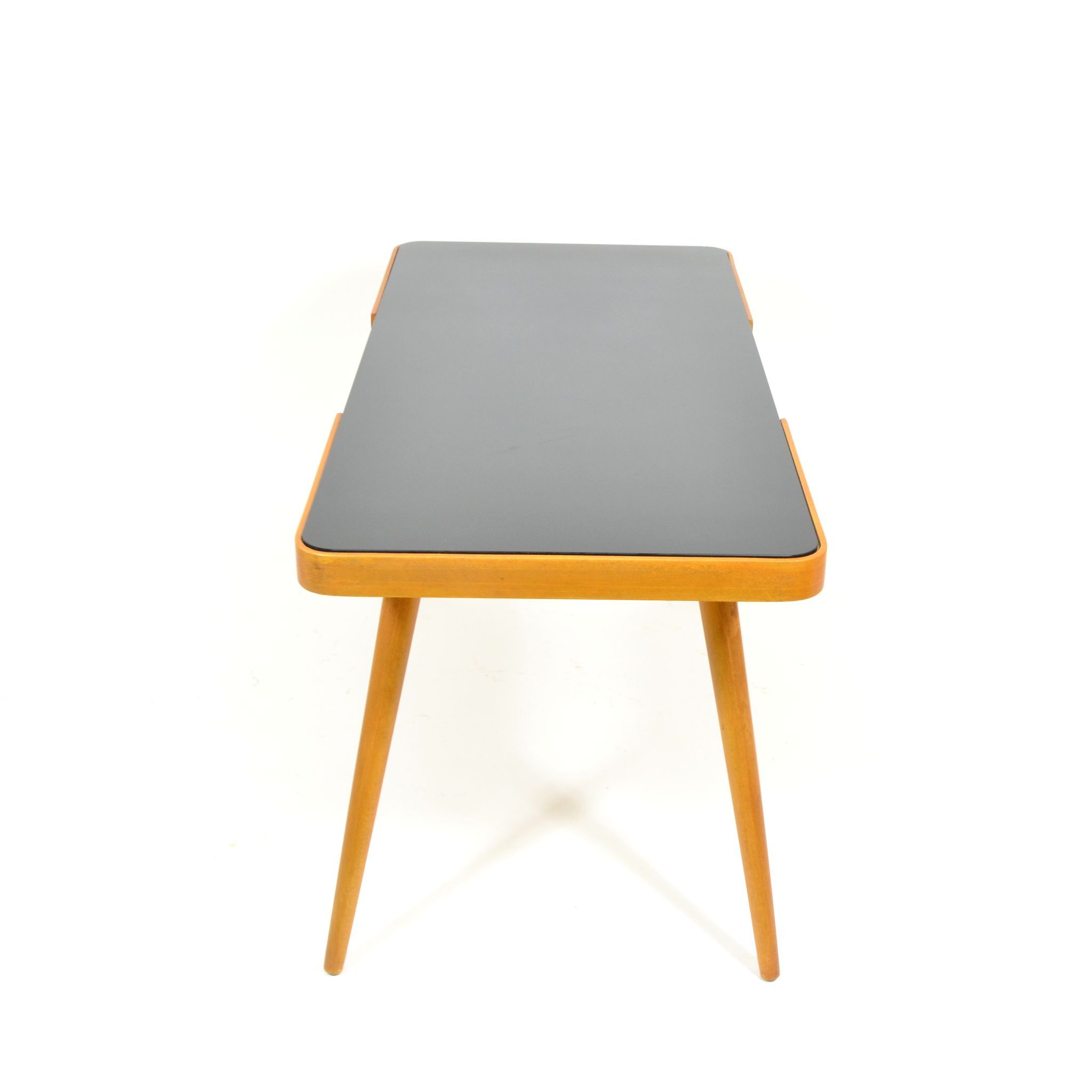 Table basse Interiér Praha tchécoslovaque des années 1960