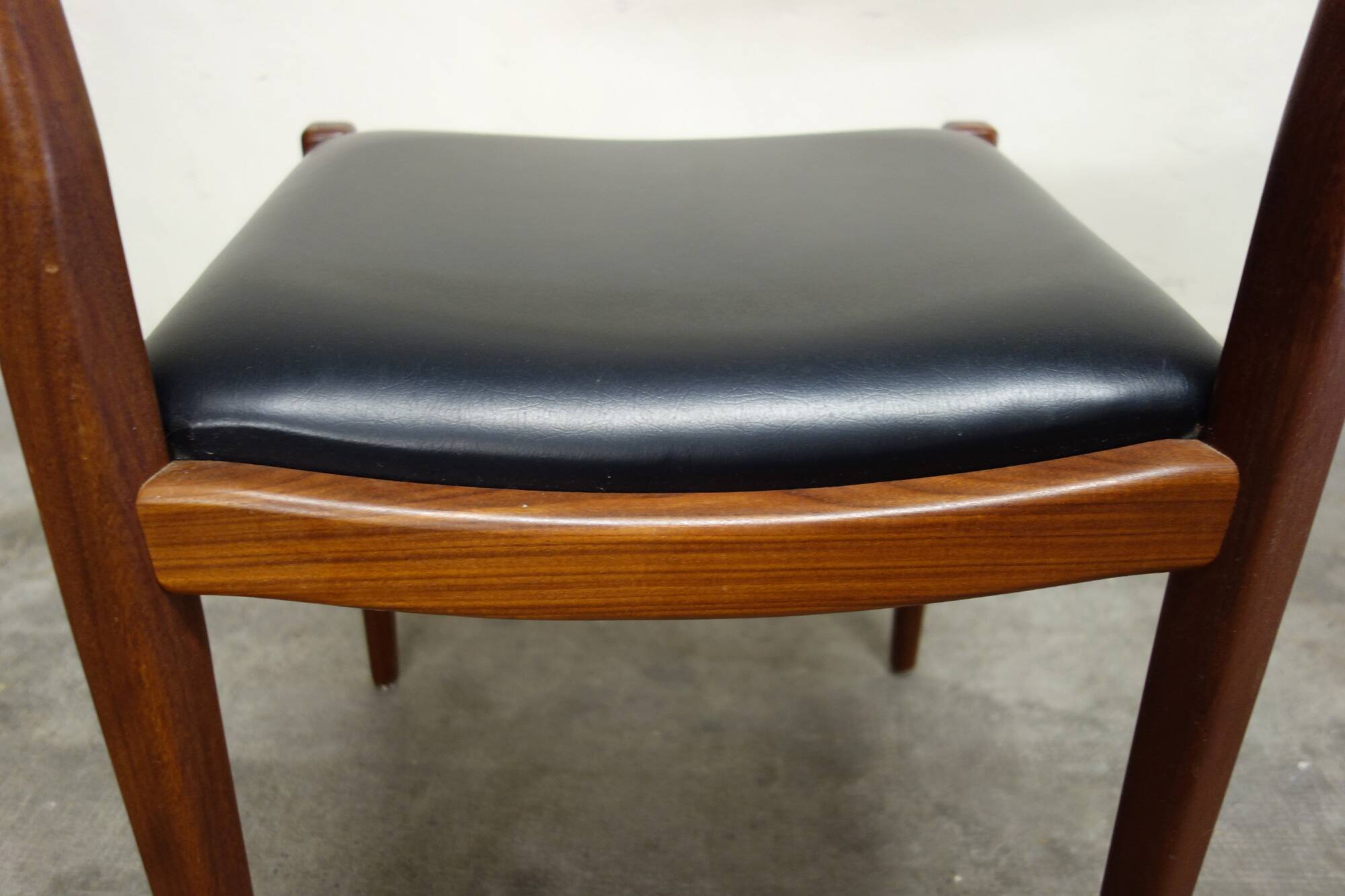 4 chaises scandinaves années 60