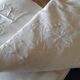 Drap ancien brodé monogramme Cb et fleurs