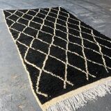 Handmade wool rug, size 150 x 250 cm