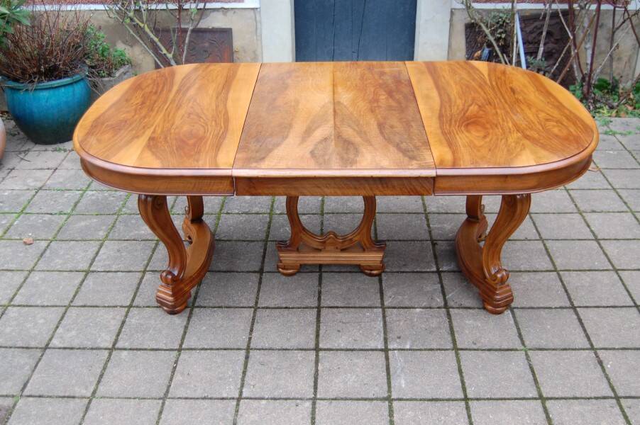 Napoleon III period walnut table from the late 19th century with extensions