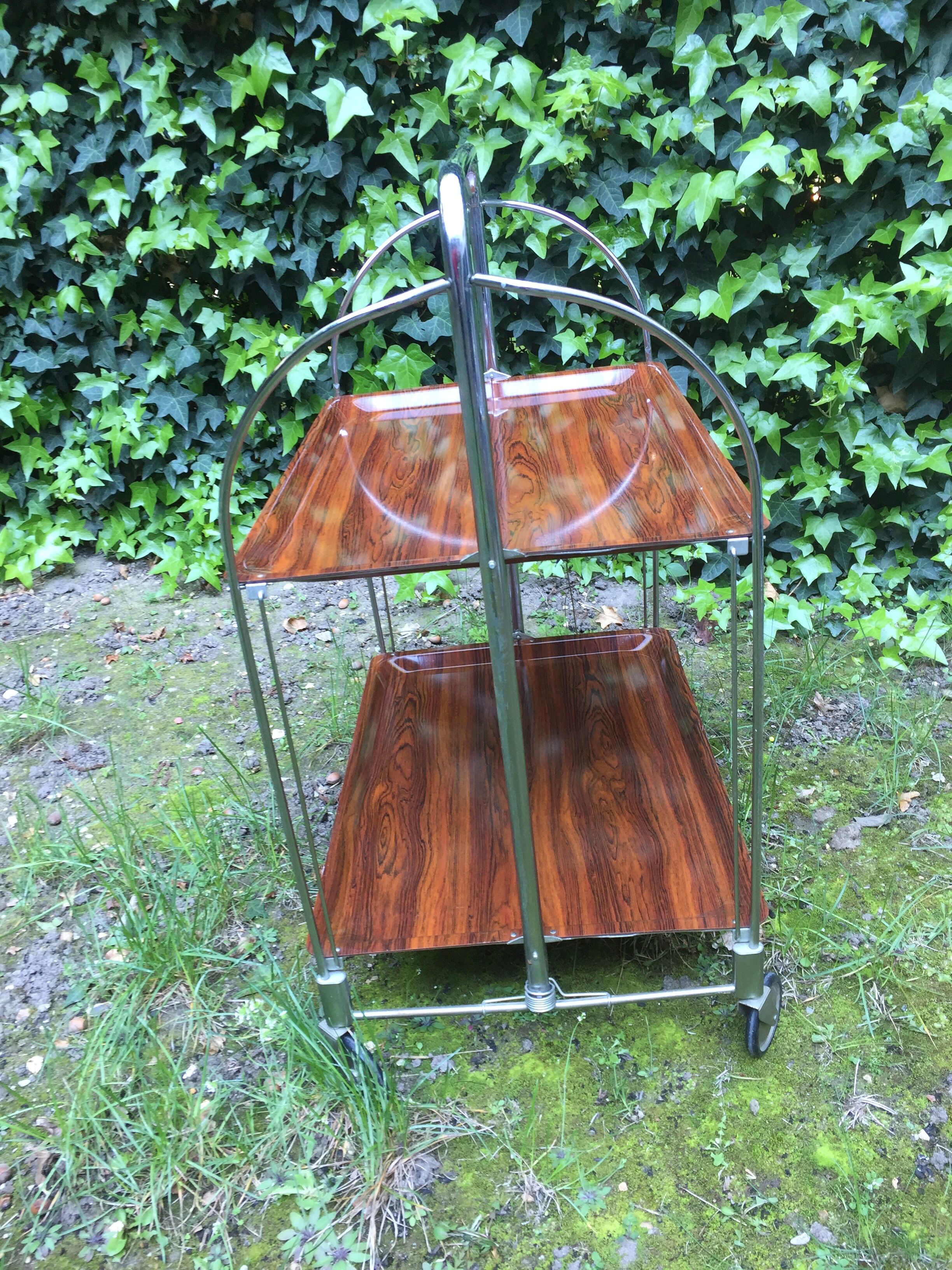 Desserte pliante vintage à roulette