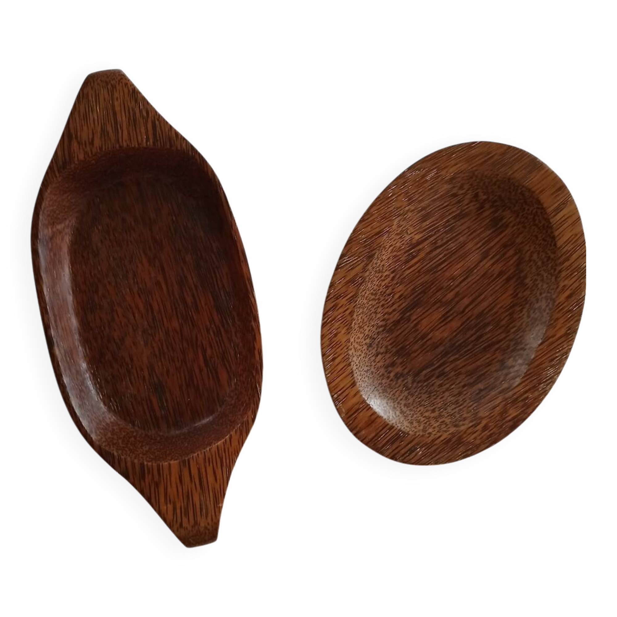 2 coconut wood dishes
