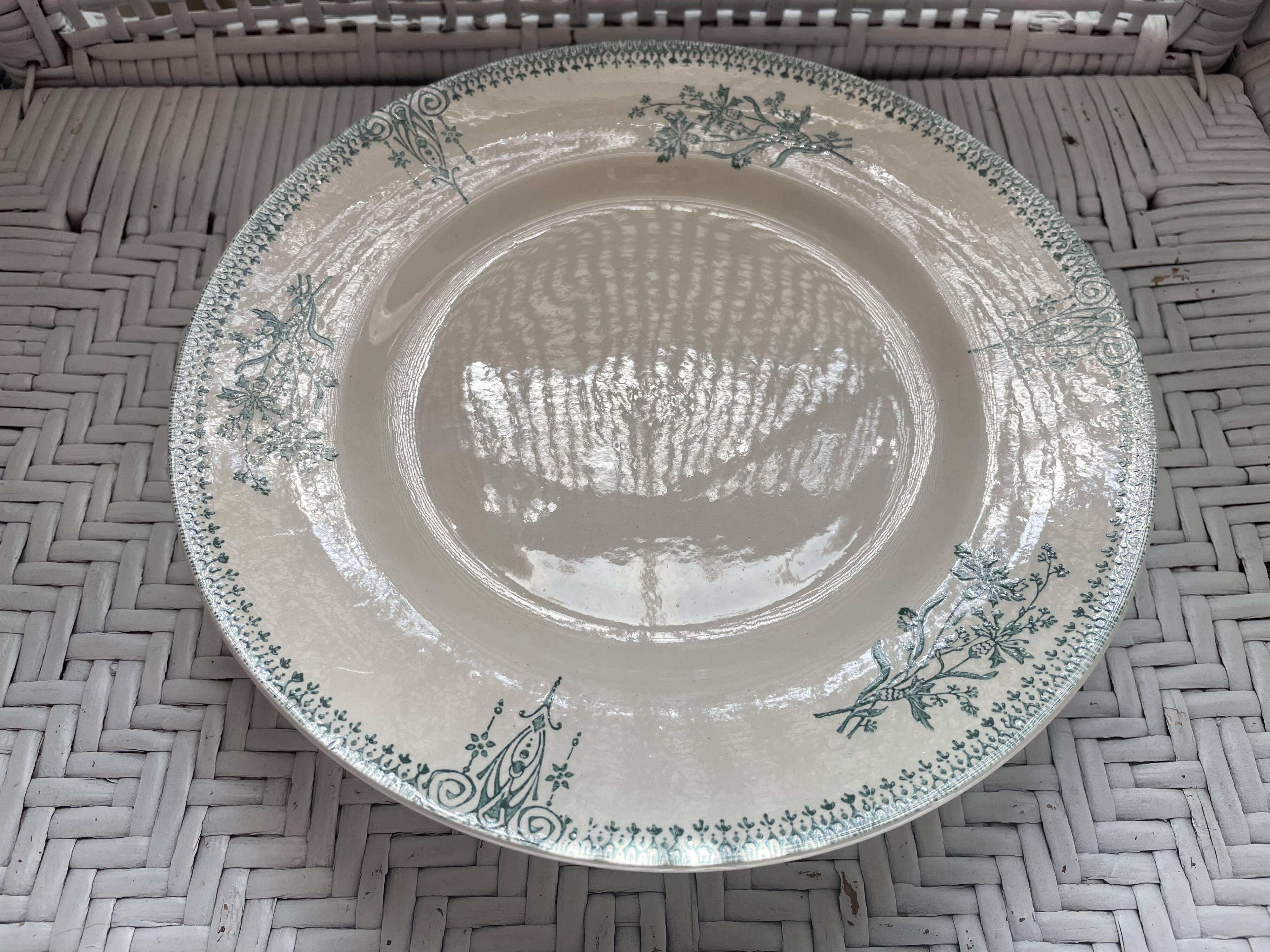 Plate on pedestal Saint-Amand