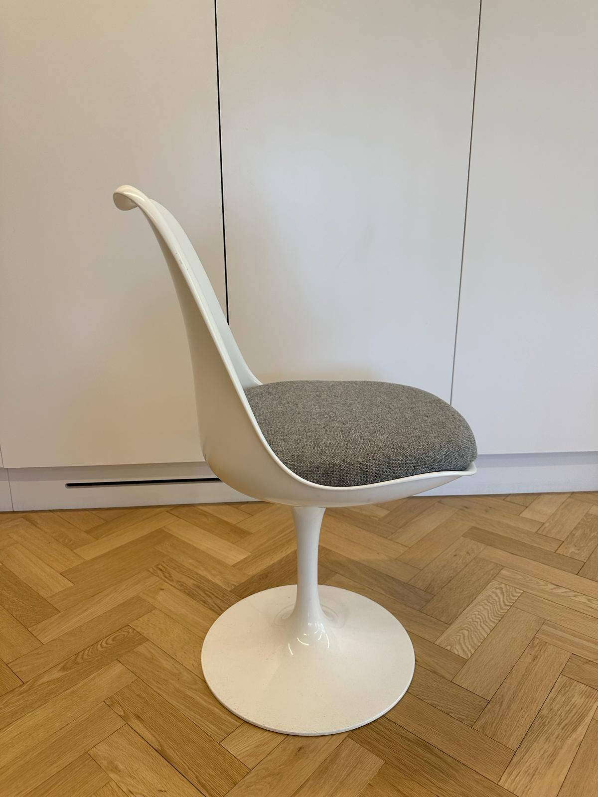 Saarinen marble table Edition Knoll and its 4 tulip chairs (set of 5)
