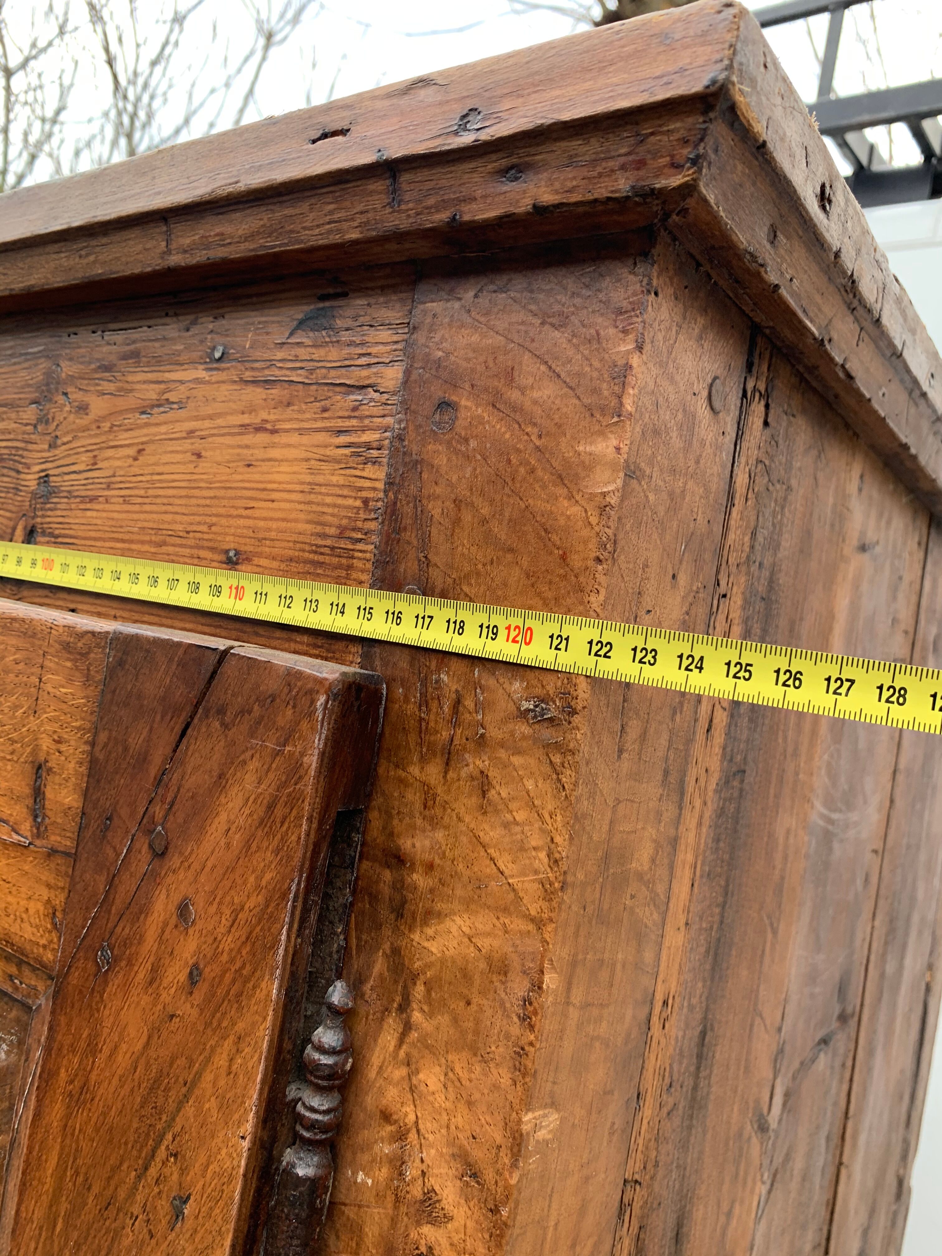 Armoire lingère de village en campagne