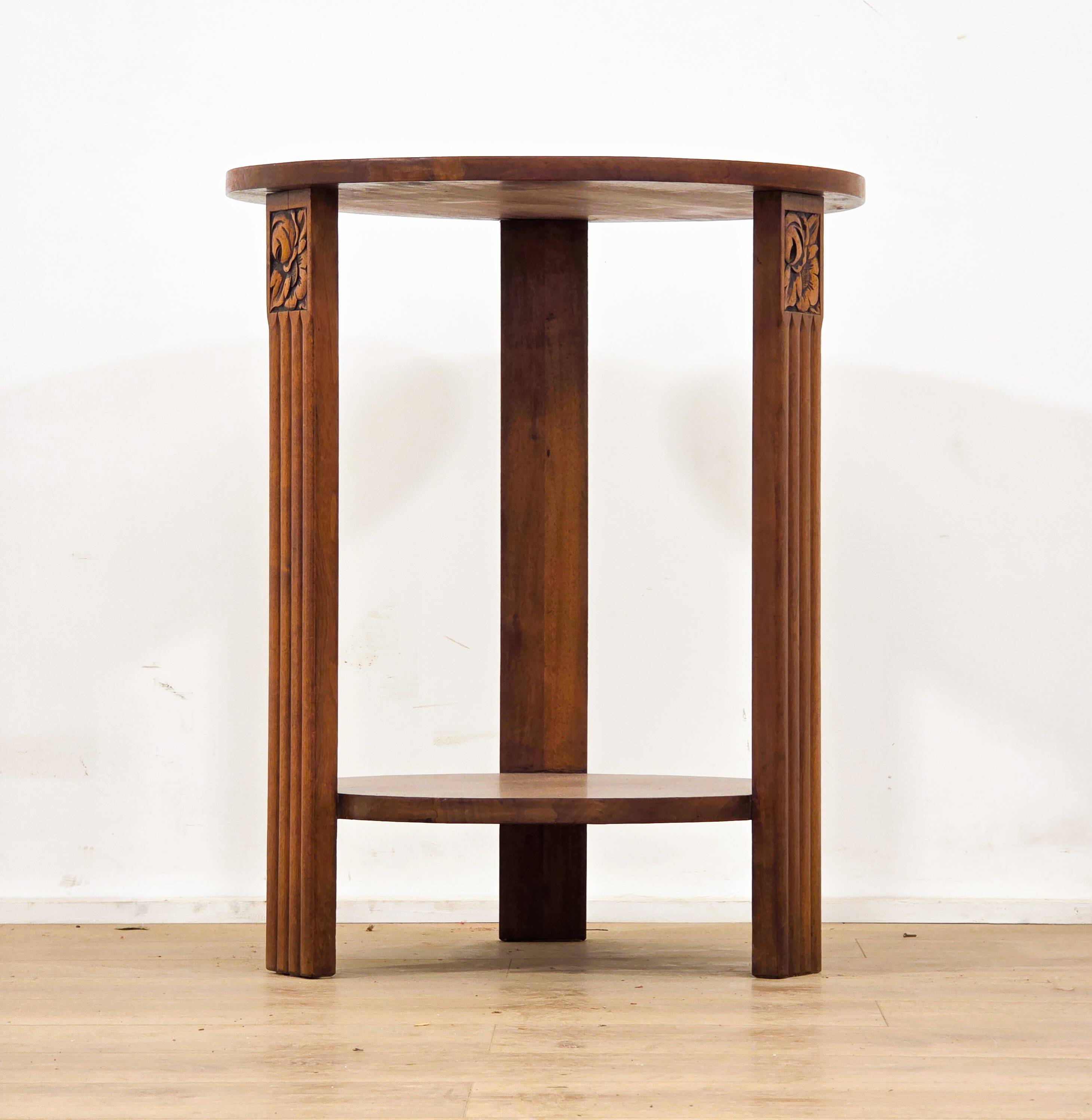 Side table / accent table in carved wood – Art Deco 1930