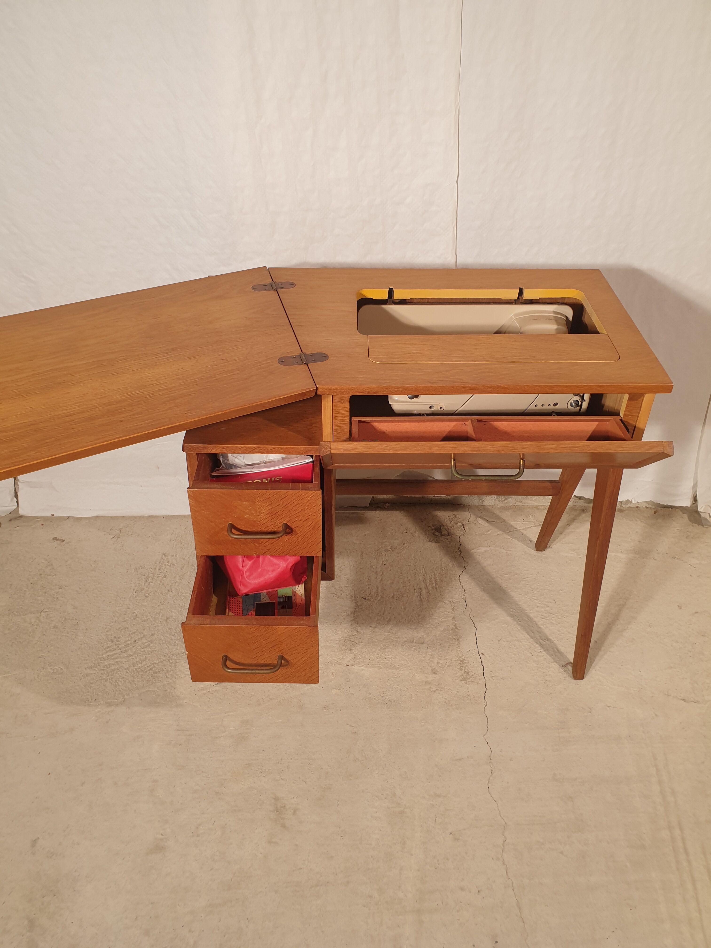 Furniture sewing machine