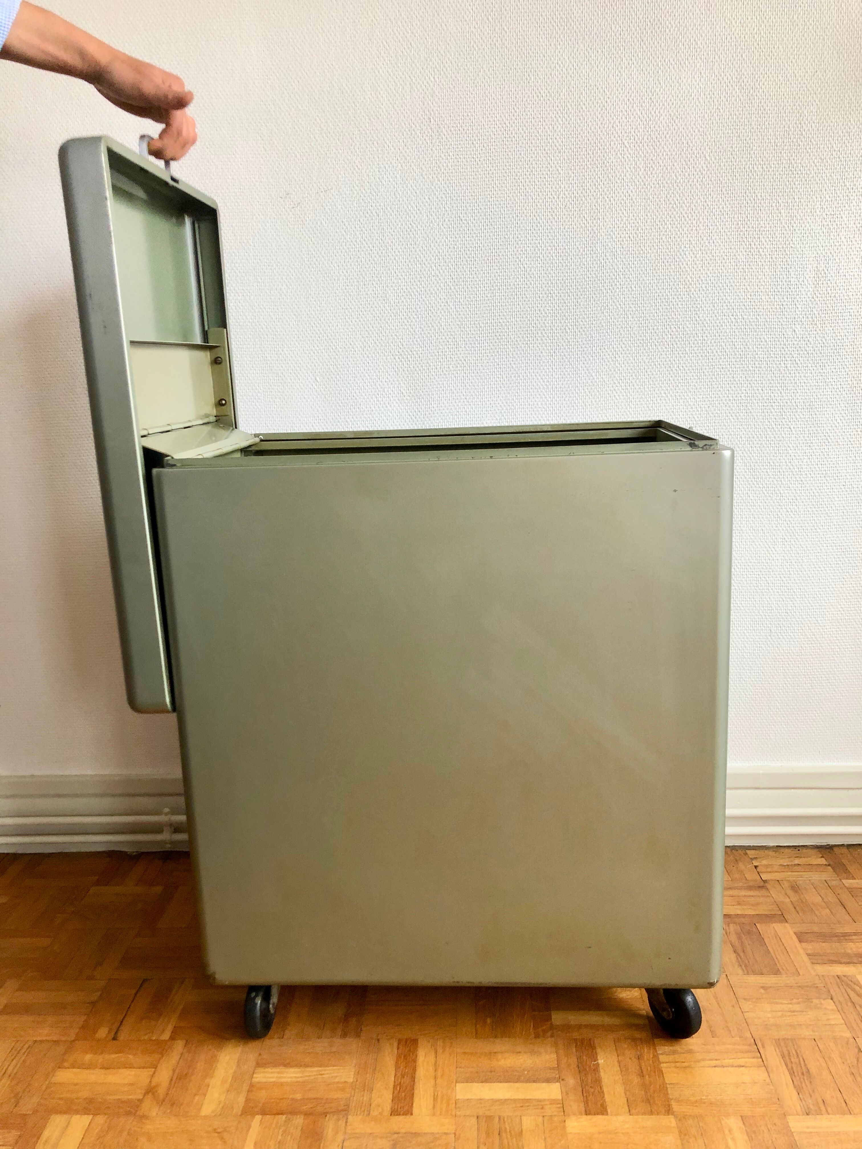 YAC industrial furniture with castors