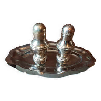 Metal salt and pepper shaker set
