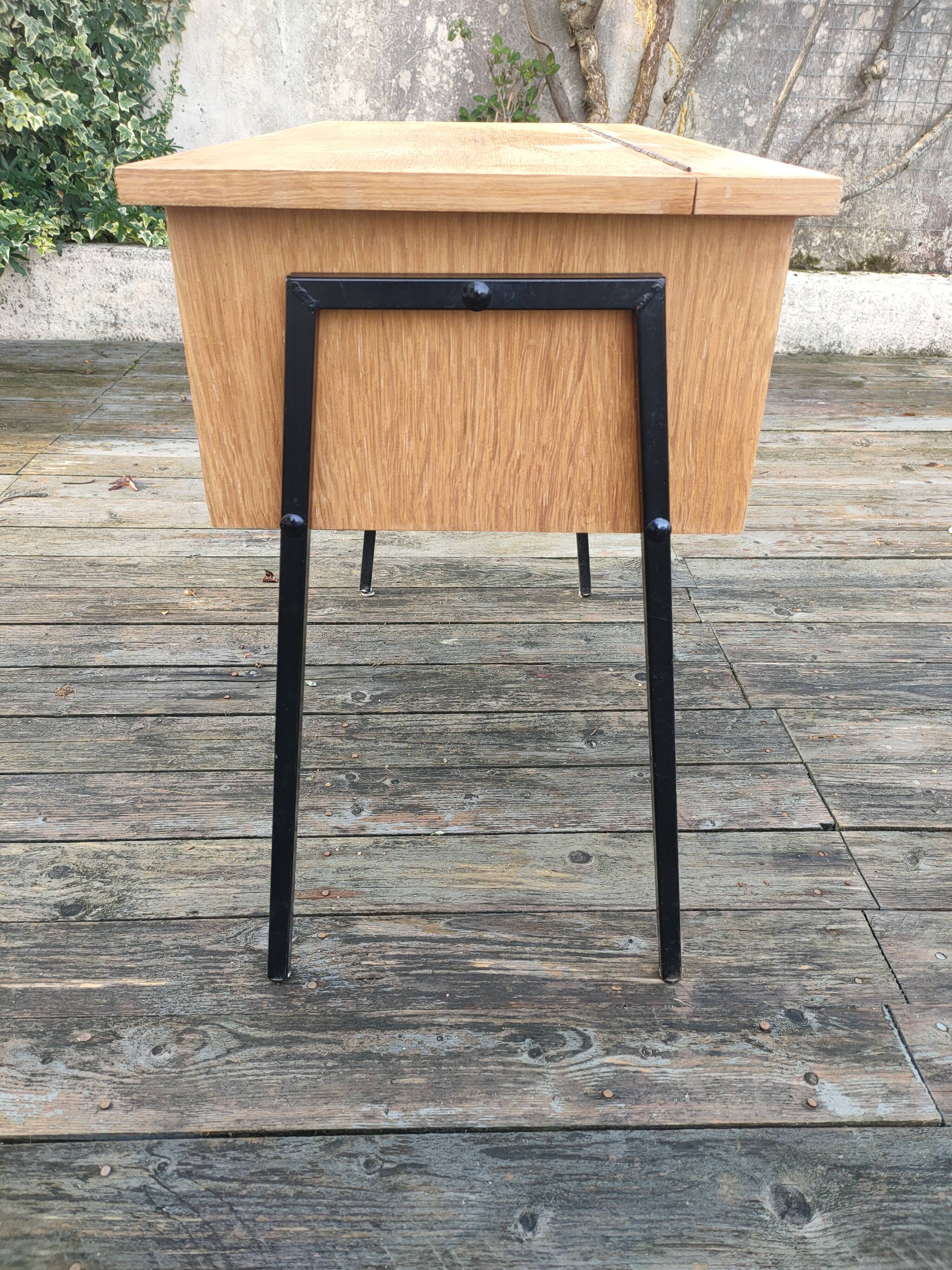 Travailleuse,table à couture