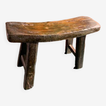 Antique milking stool in rustic curved wood, 19th century