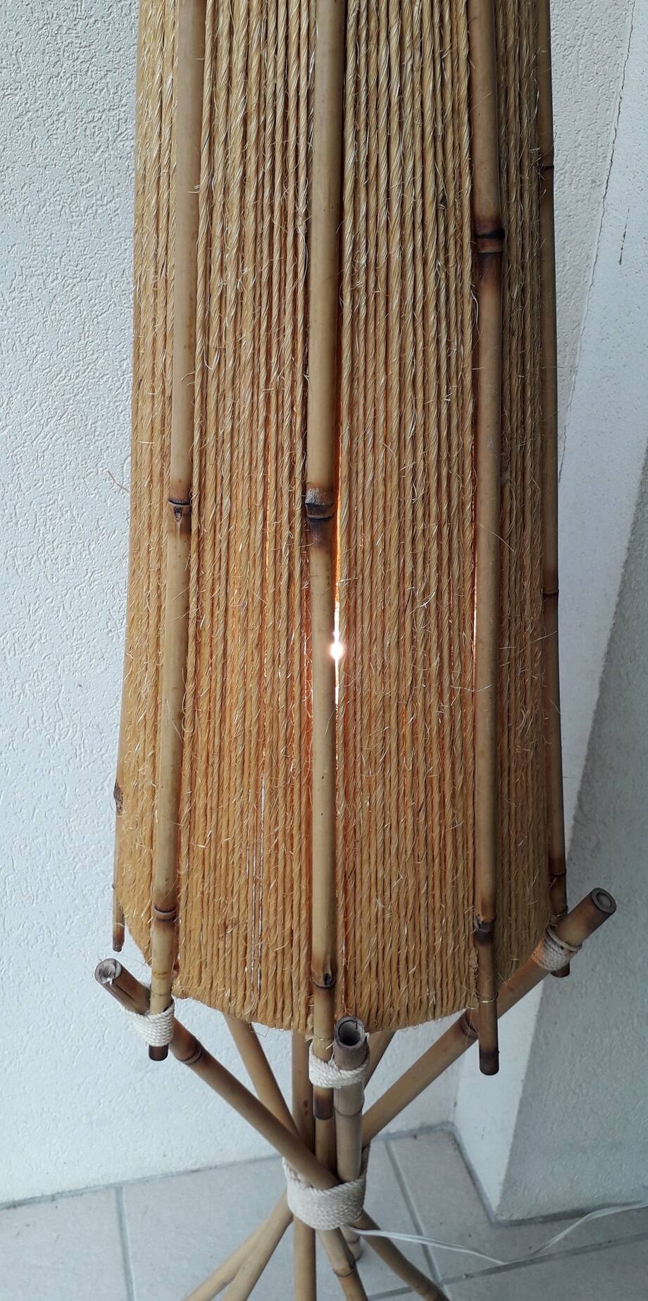 Lampadaire bambou et ficelle