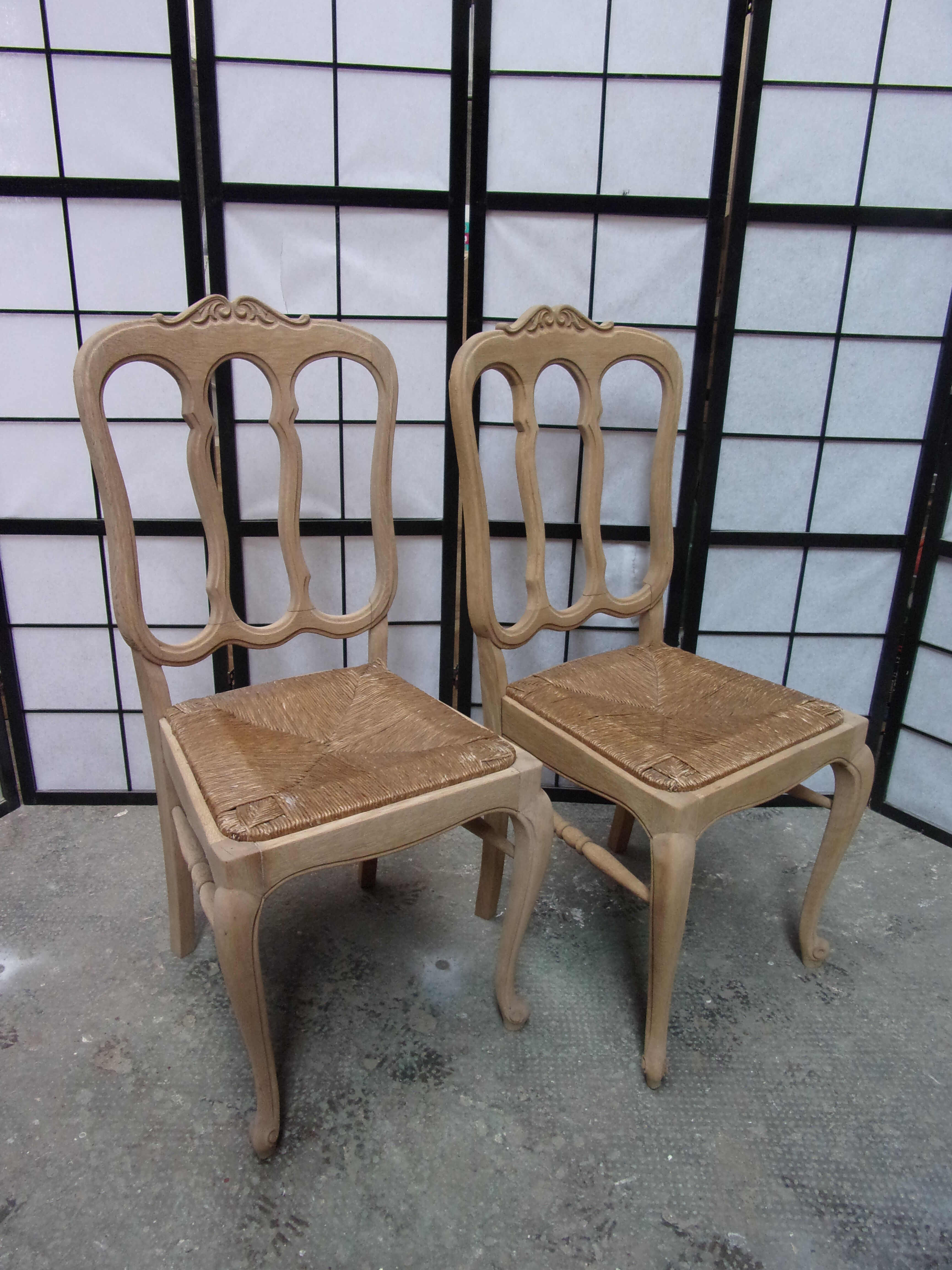 2 oak chairs Louis XV style mulched aerogummed