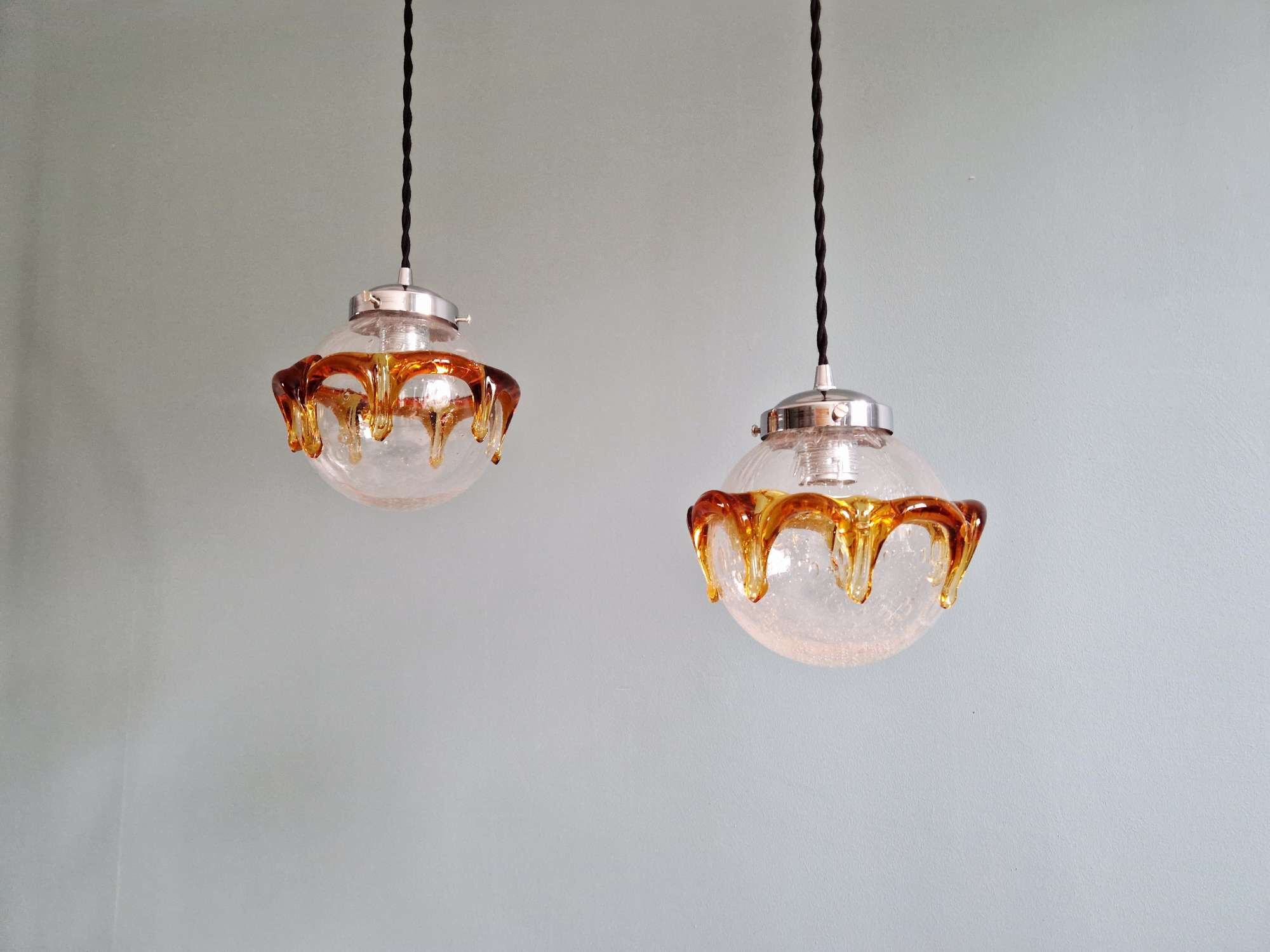 Pair of Space Age pendant lights in blown bubble Murano glass, 1970.