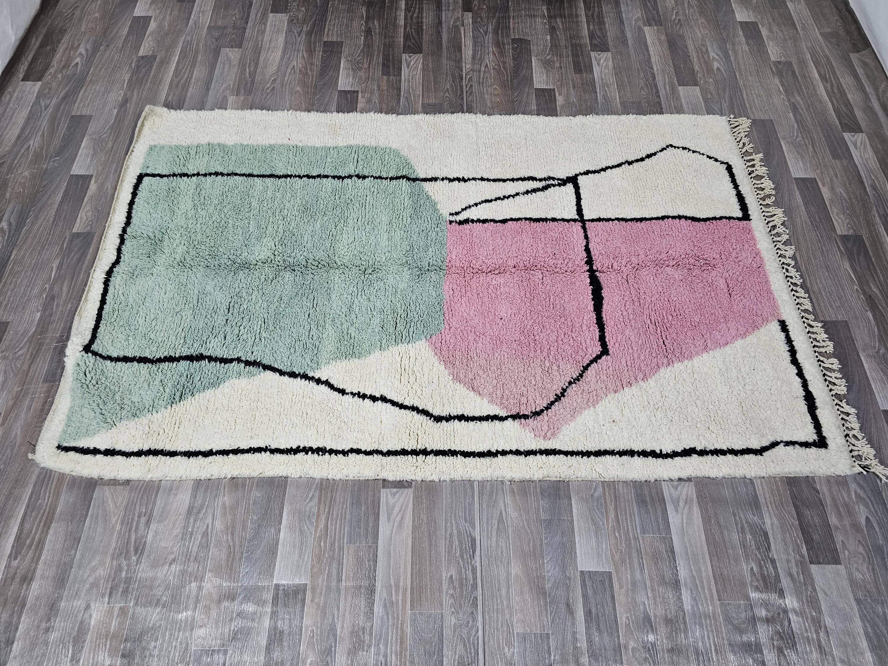 Handmade traditional carpet 250cm x 150cm Moroccan