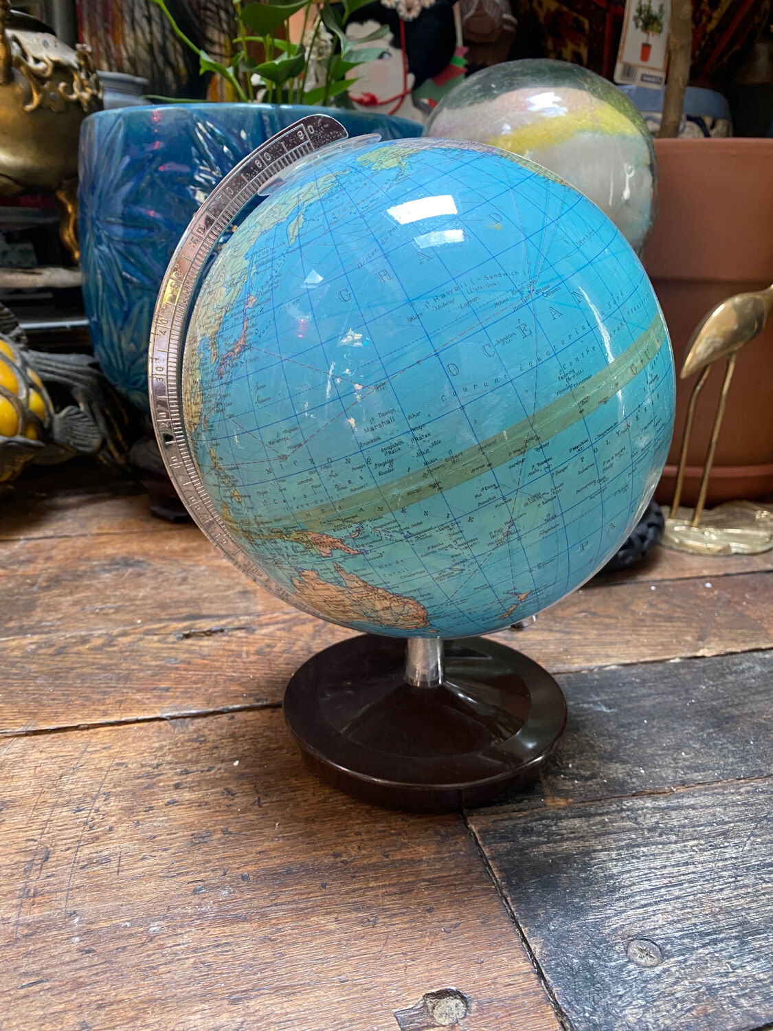 Globe world map vintage seventies Duplex