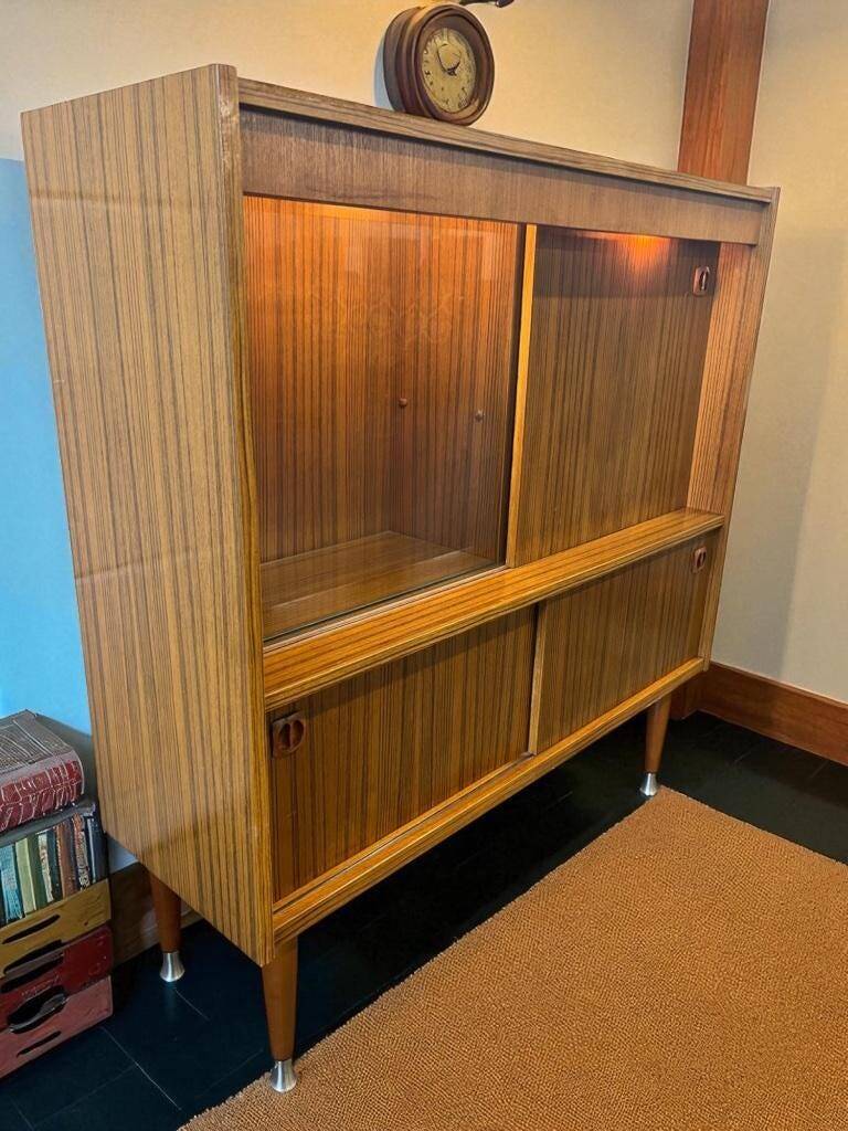 Vintage display cabinet / bar cabinet / cabinet with lighting