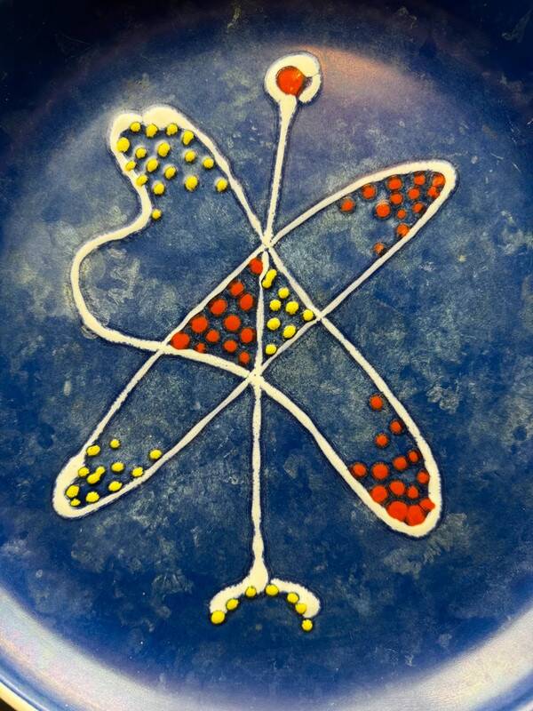 Large decorative dish signed André Baud, diameter 37 cm, enamelled decoration on a deep blue background