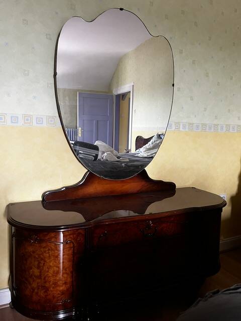 Coiffeuse art deco avec miroir biseauté de forme ovale