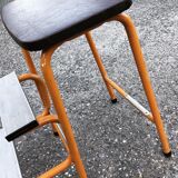 Orange metal step and skaï