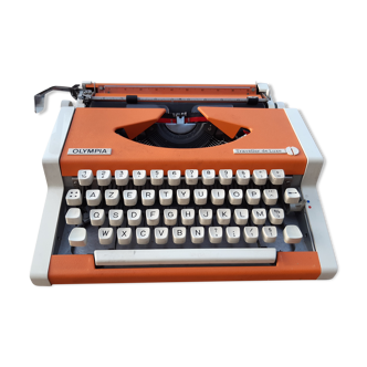 Luxury Olympia traveller typewriter