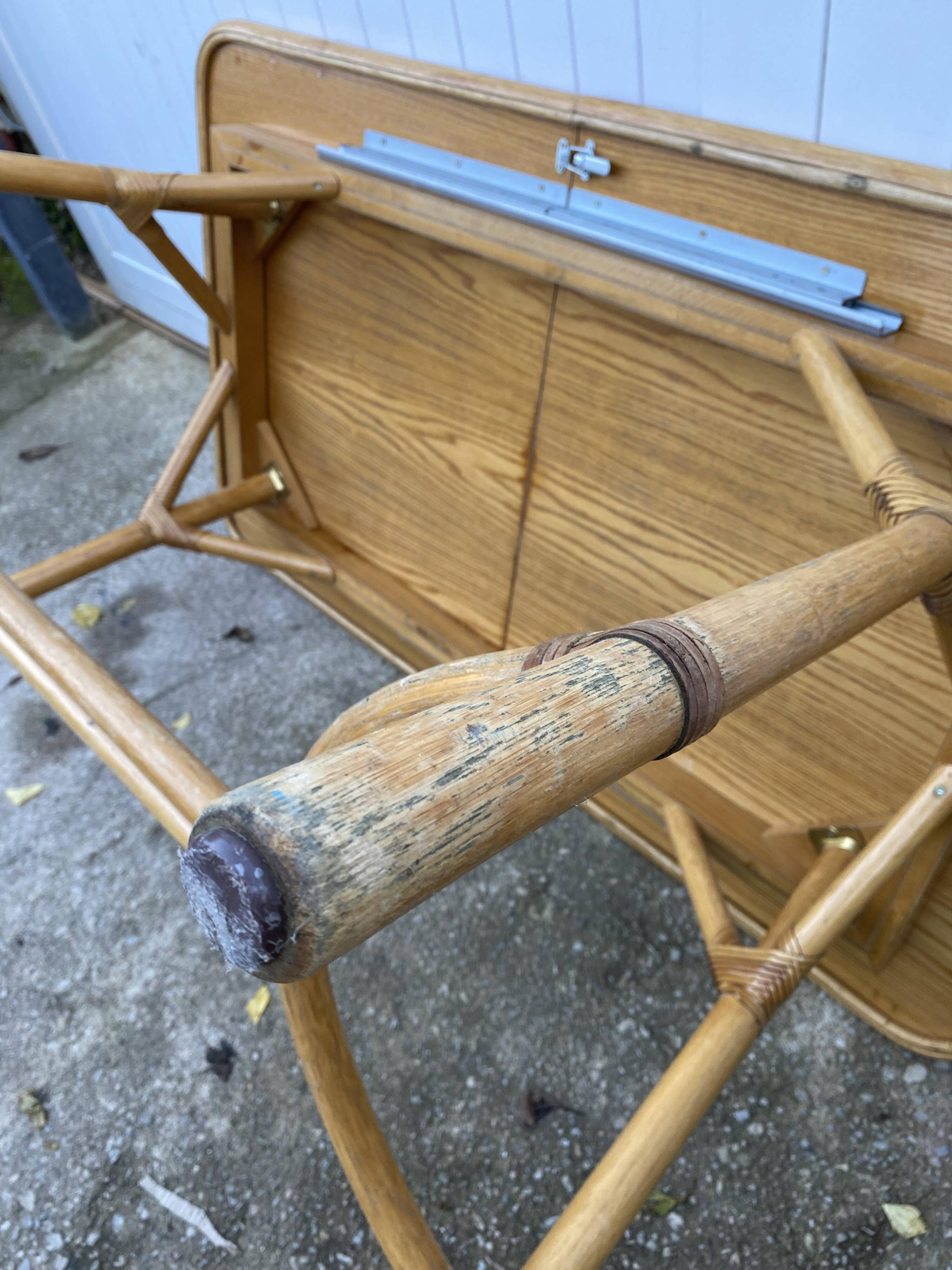 Vintage 80s extendable oak veneer rattan table