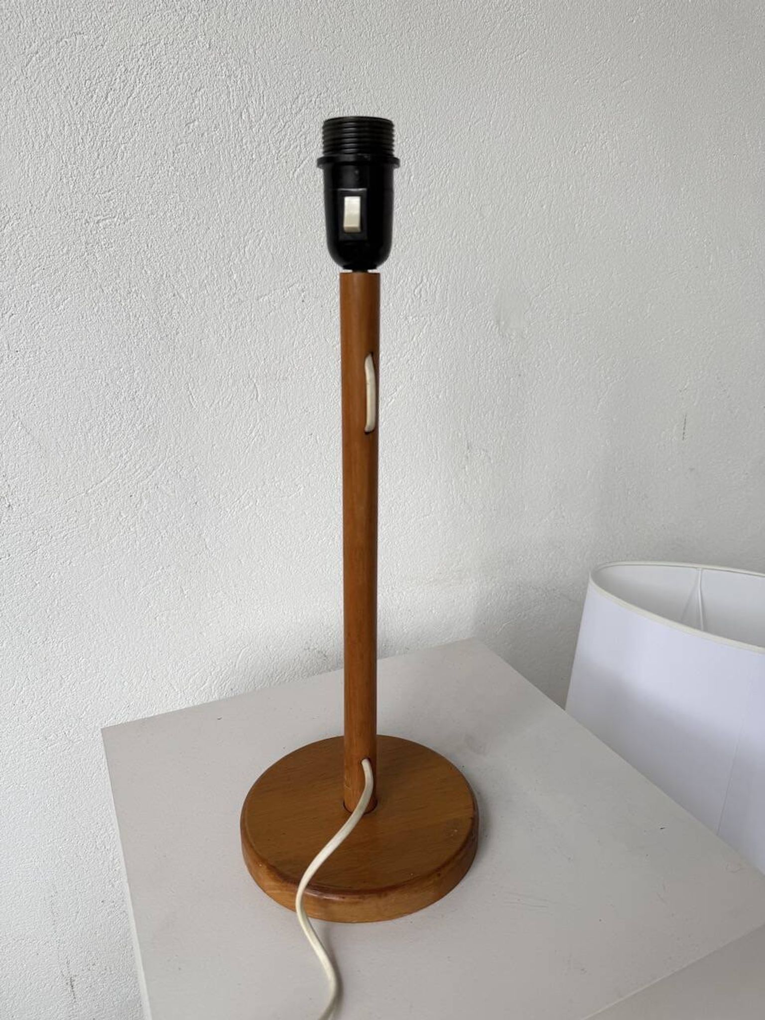 Lampe de table bois chêne années 70