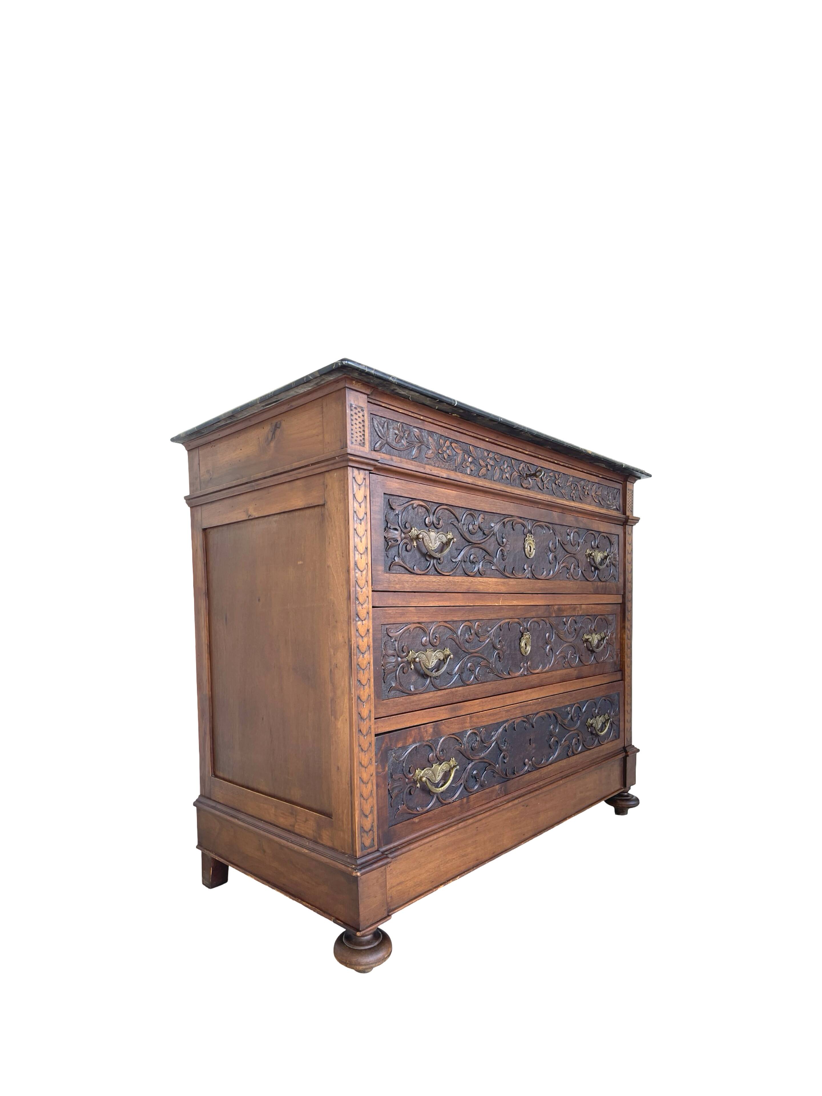 An Italian chest of drawers from the 1900s.