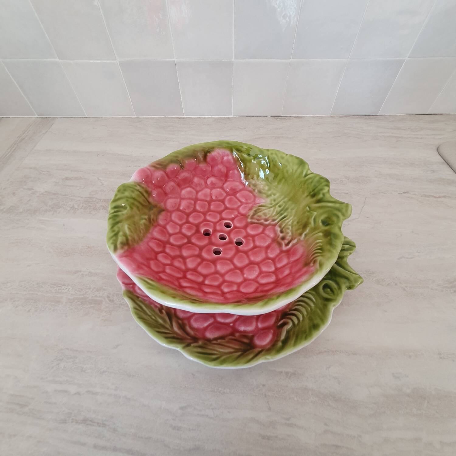 Presentation dish and salad bowl in Italian Barbotine