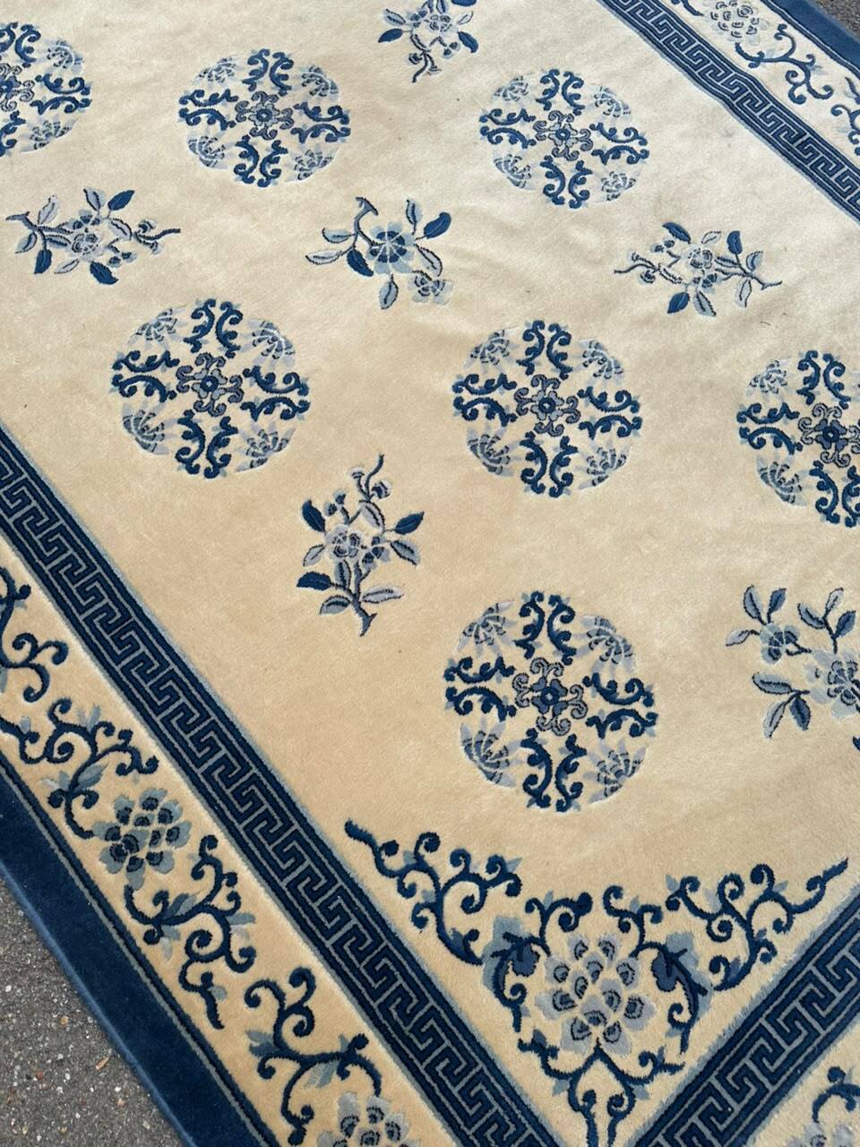 Large Chinese wool rug 200 x 310 cm — Blue & beige (Beijing style)