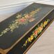 Boite à bijoux noir avec fleurs intérieur tissu gris
