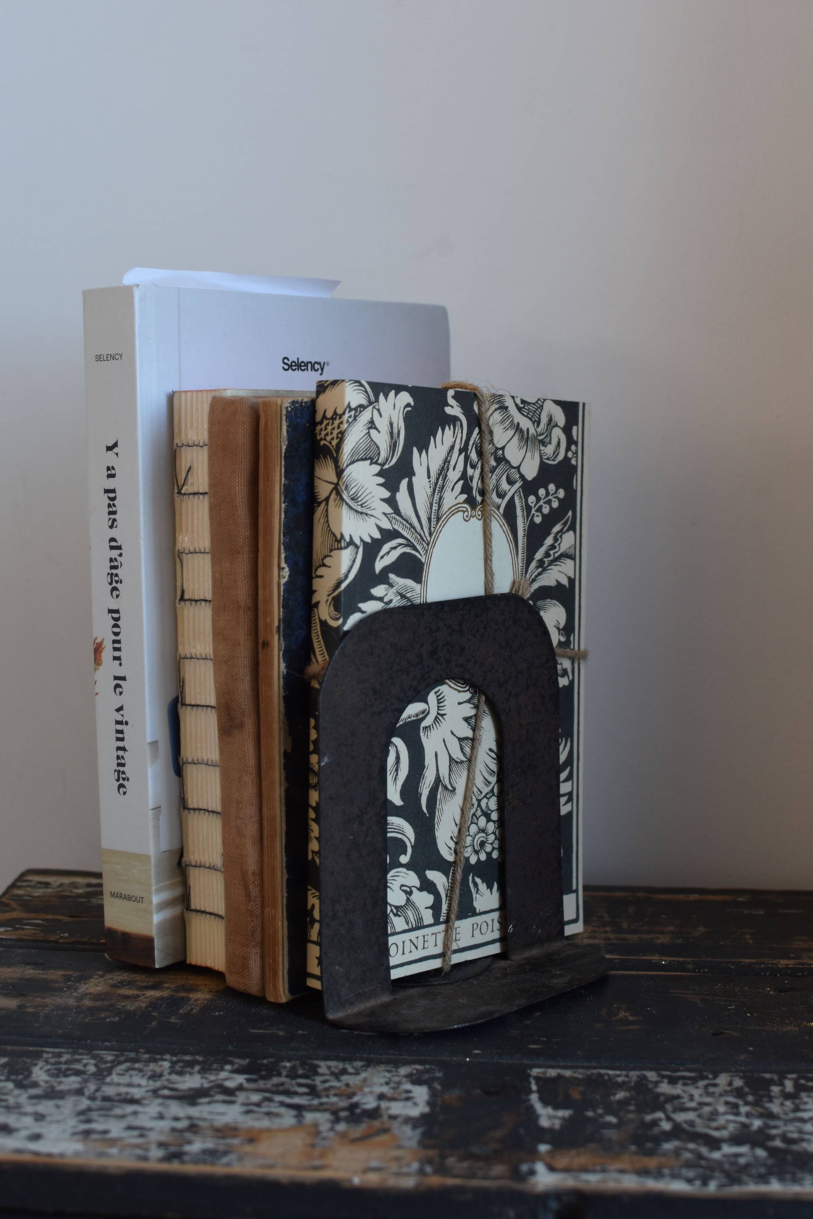 Pair of esprit gras ravel bookends