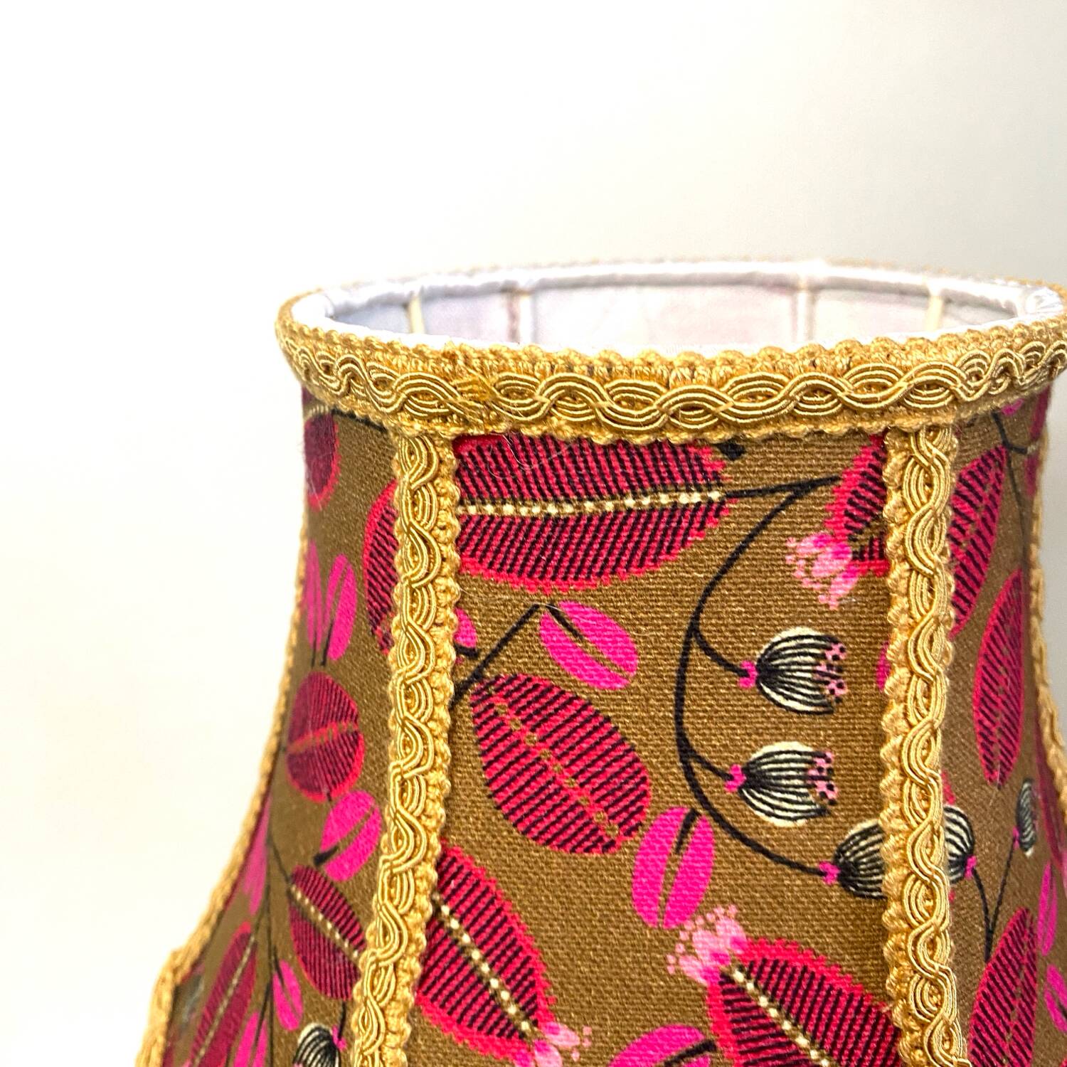 Upcycled vintage lamp - pink lifestyle
