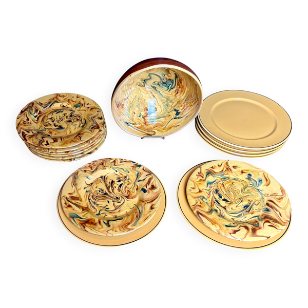 Service assiettes et saladier 15 pièces céramique provençale XXème