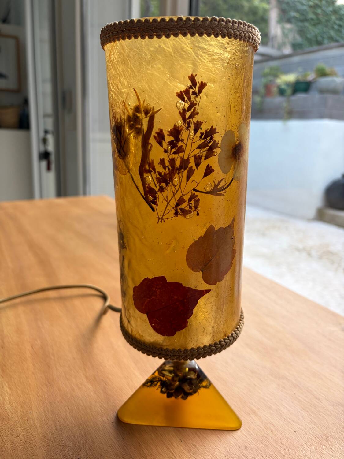 Dried flower lamp