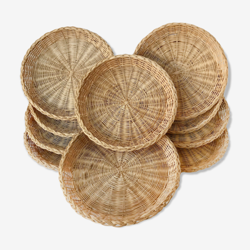 Set of 10 plates in natural wicker weave