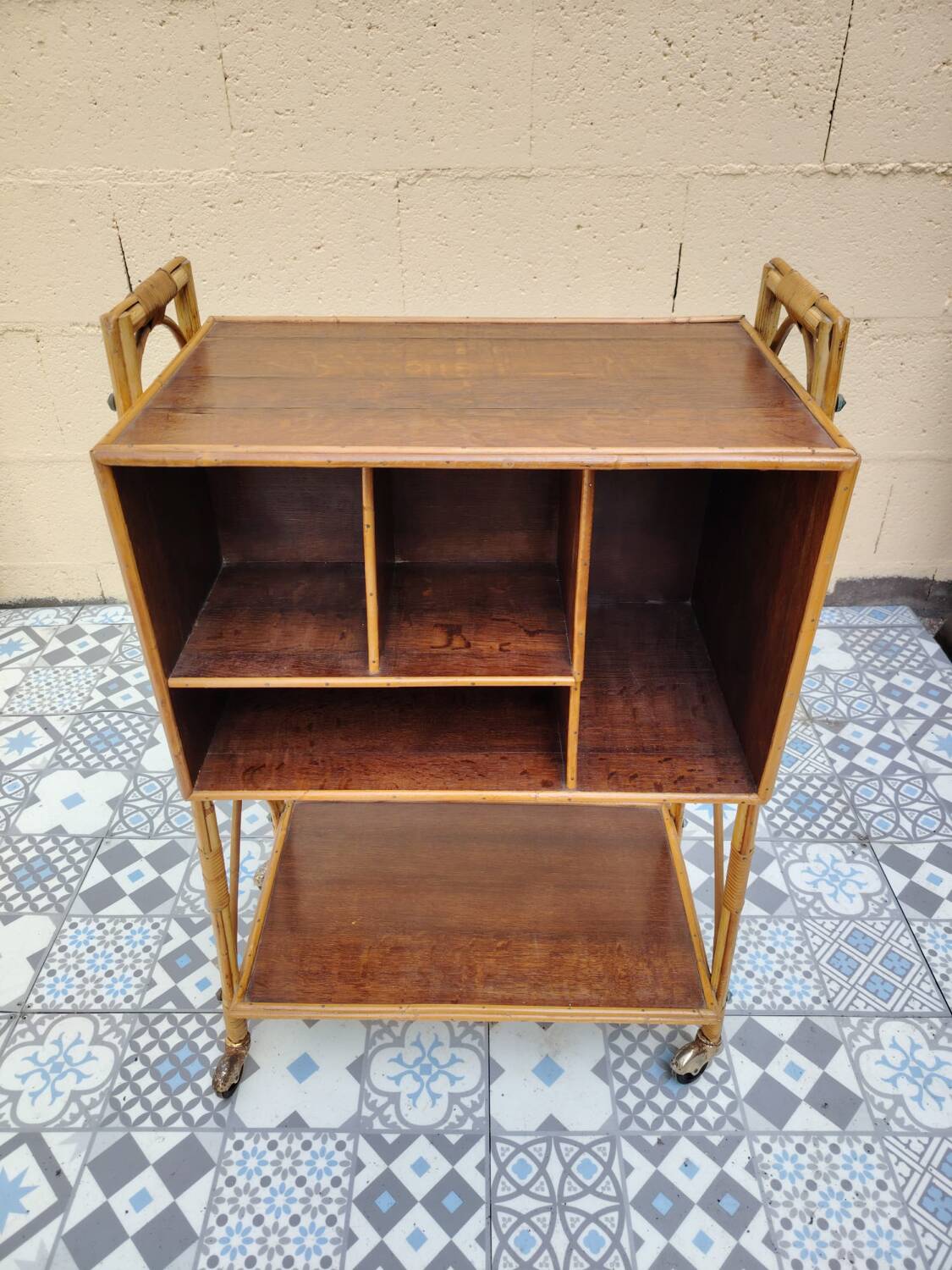 Vinyl storage trolley
