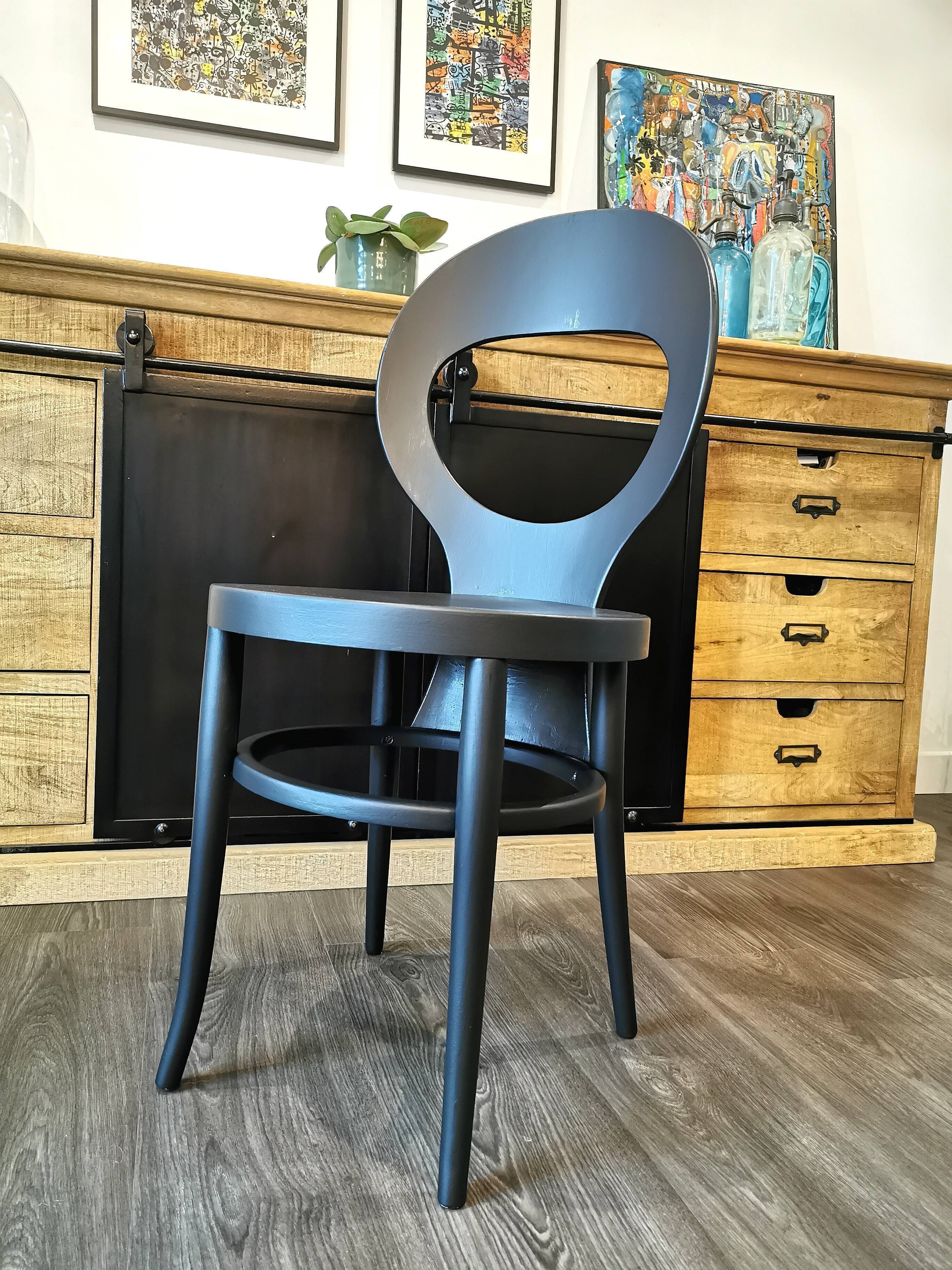 Series of 6 mismatched bistro chairs Baumann and Gizycko