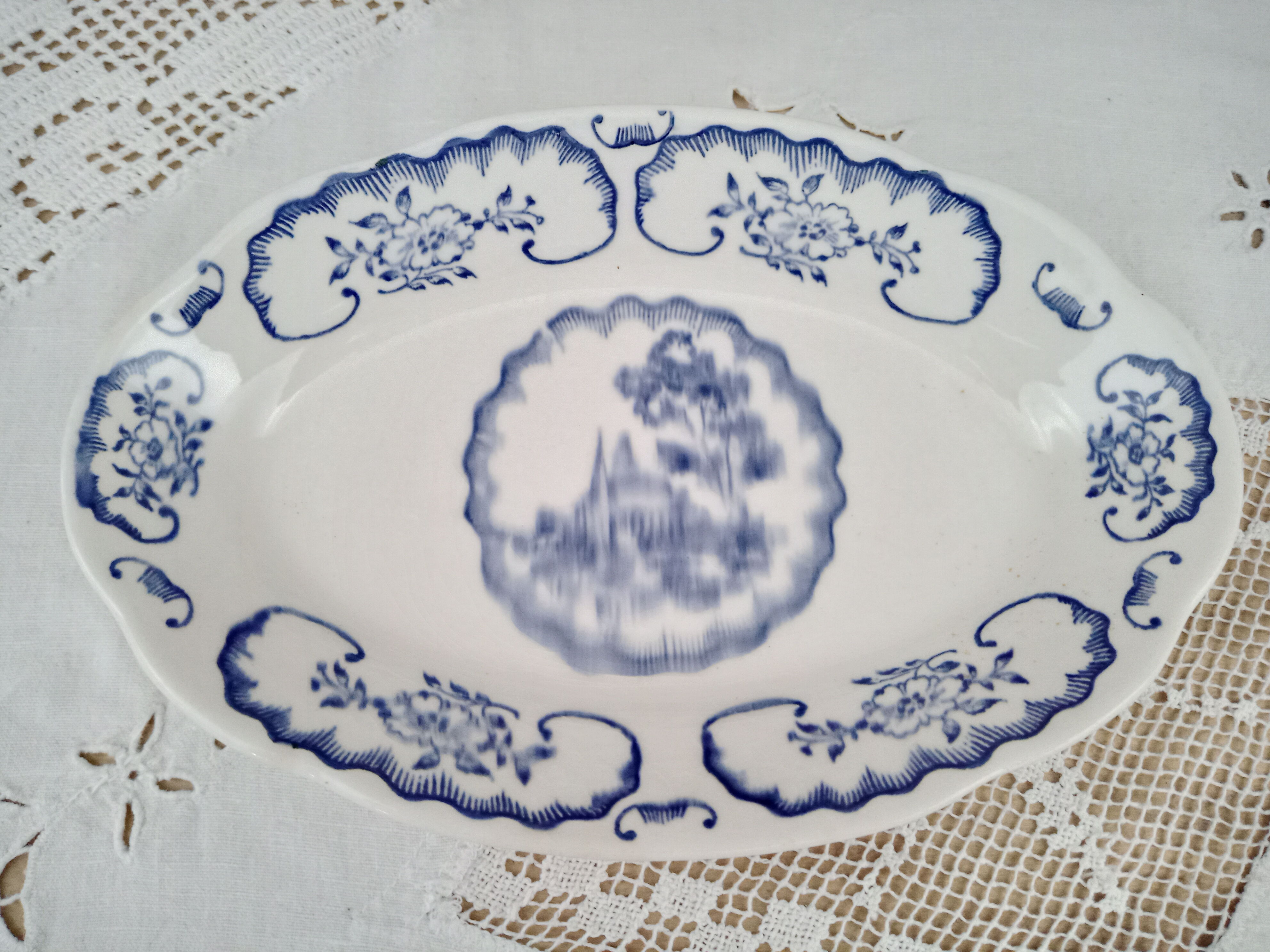 Saucière with its resting place Digoin Sarreguemines model Bernadette