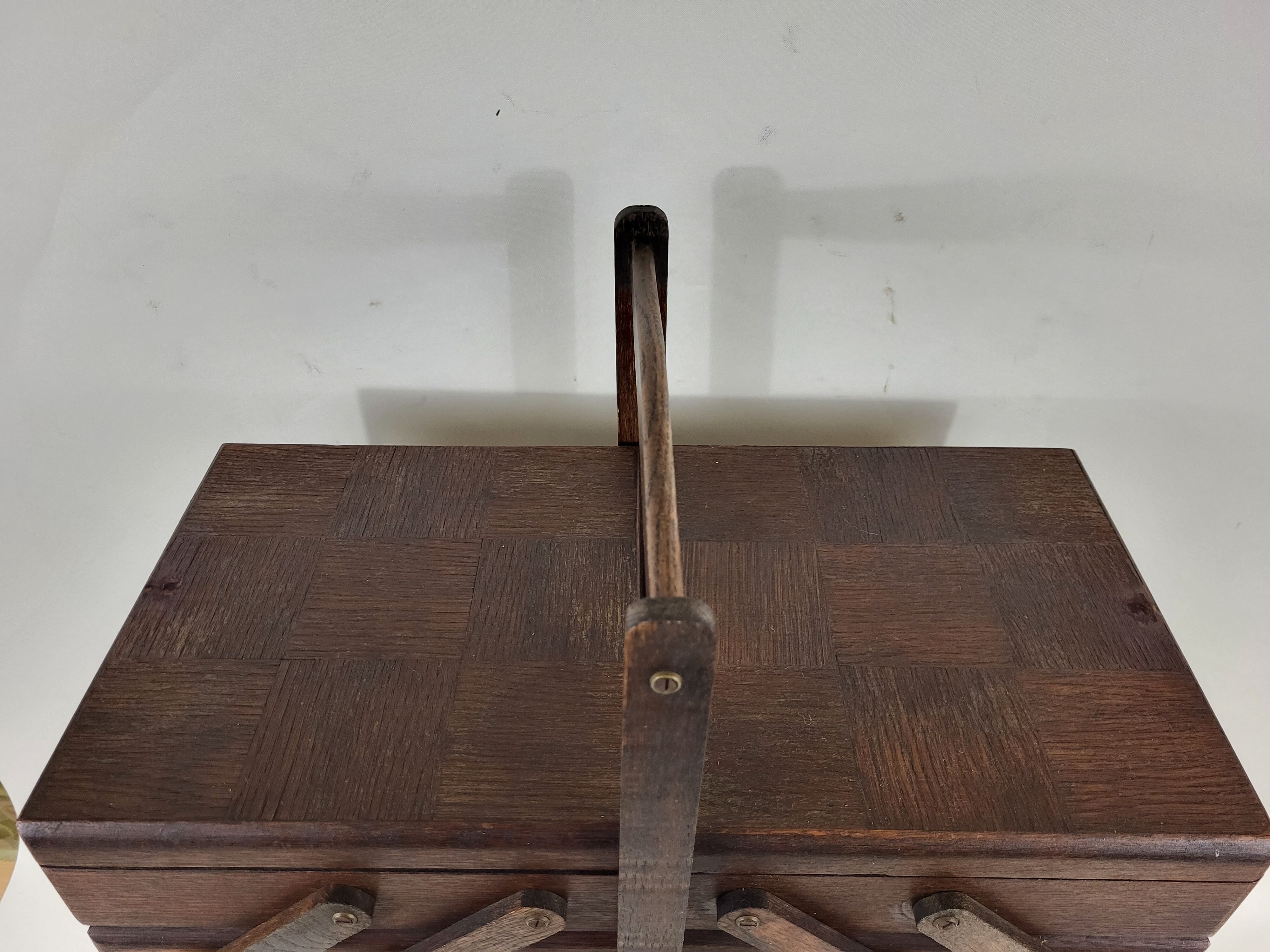 Worker / Vintage Wood Sewing Box