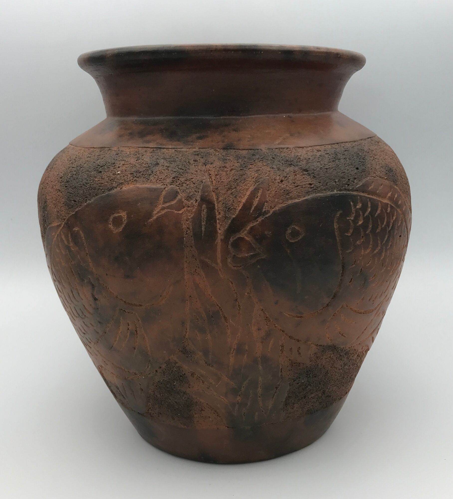 Vase or pot in brown terracotta with artistic decoration of fish.