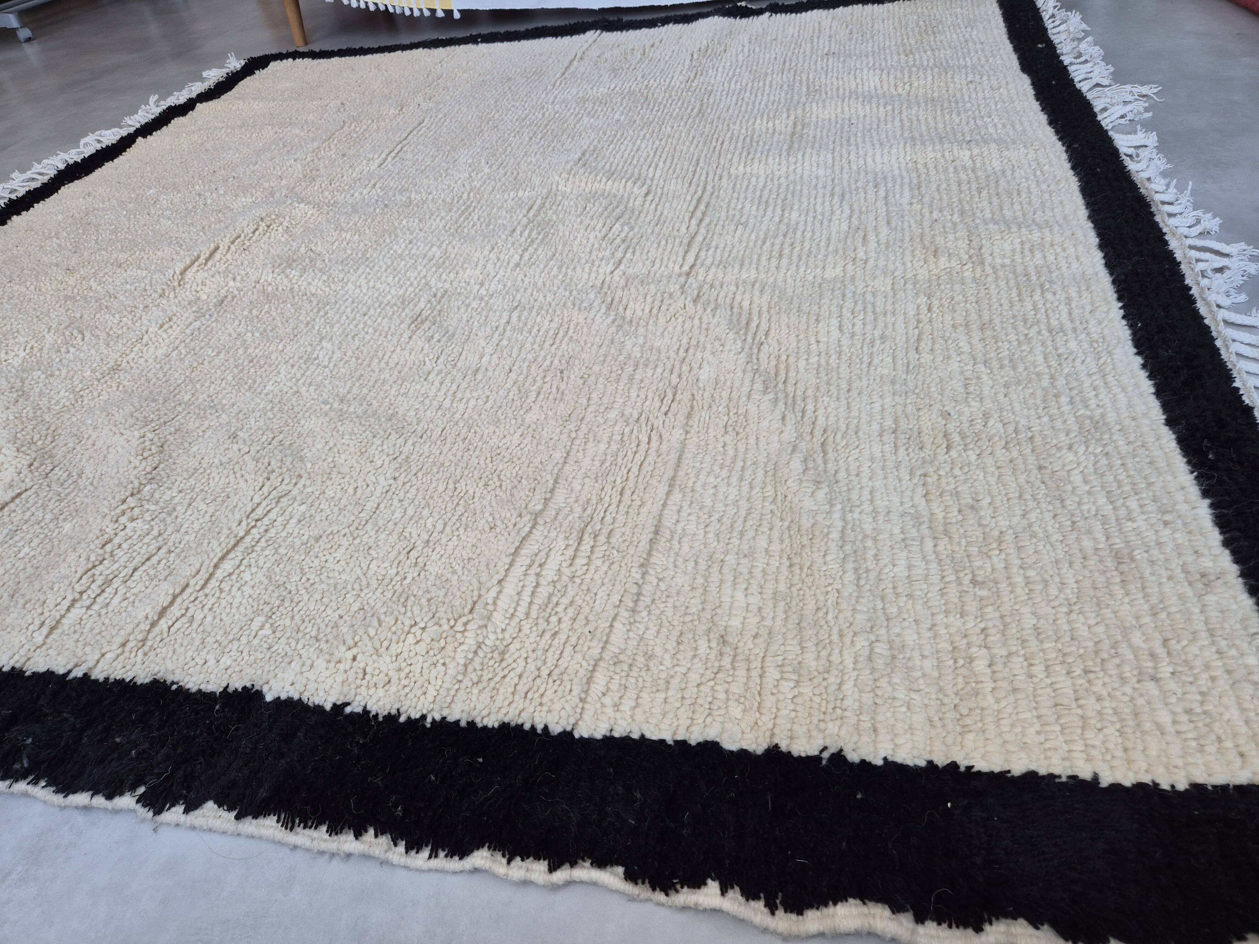 Tapis berbere en laine fait à la main à azilal 208/190