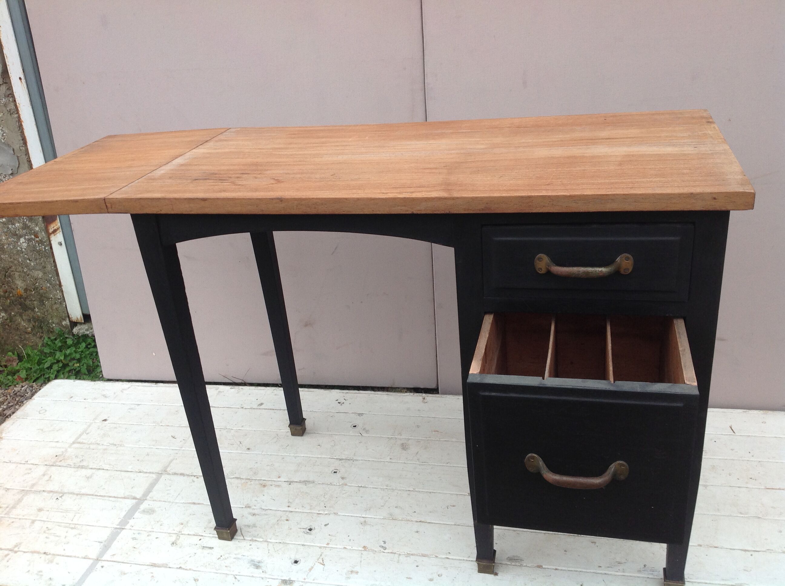 The 1950s wooden desk