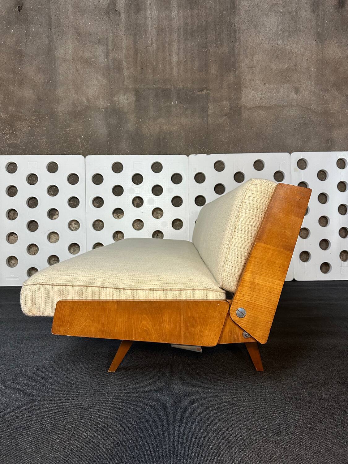 Canapé convertible Daybed Knoll Antimott + Table assortie –