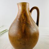 Vase en grès ancien forme aiguière marron signé Denbac