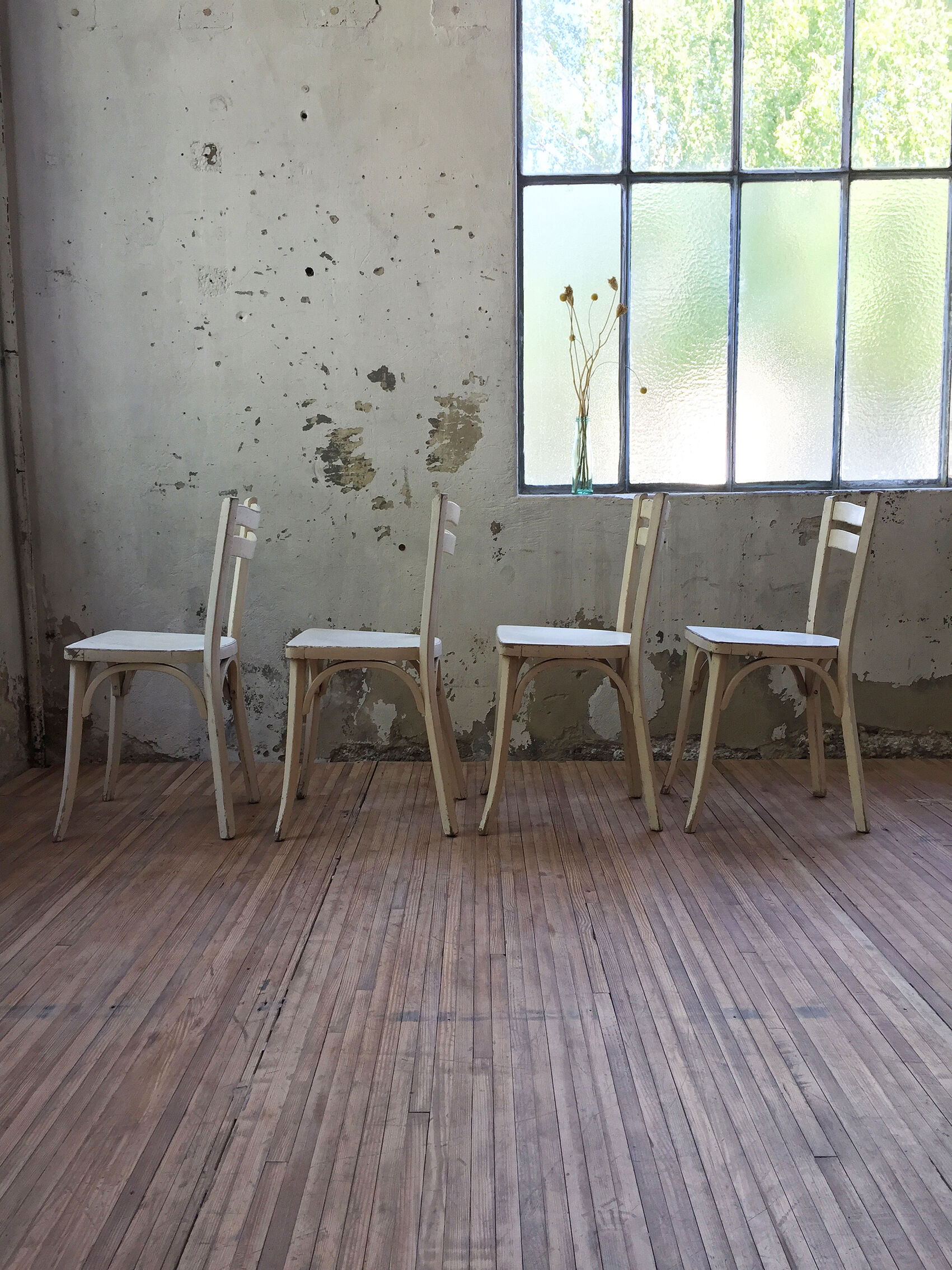 Set 4 white Baumann chairs