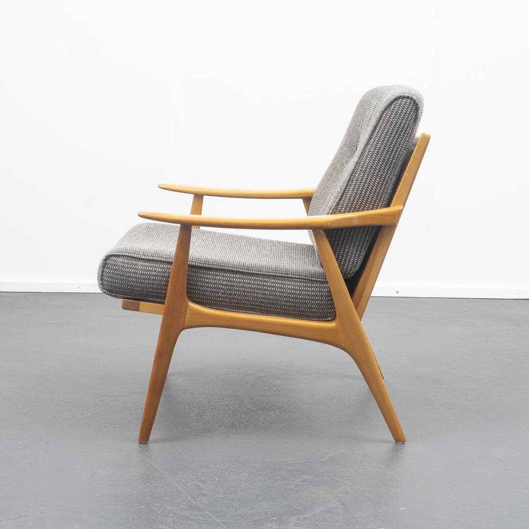 Fauteuil années 50 en merisier restauré, deux disponibles