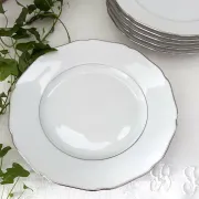 6 assiettes plates en  porcelaine blanche