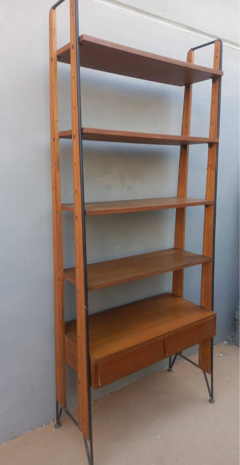 Vintage Scandinavian bookshelf in teak and black metal – Design